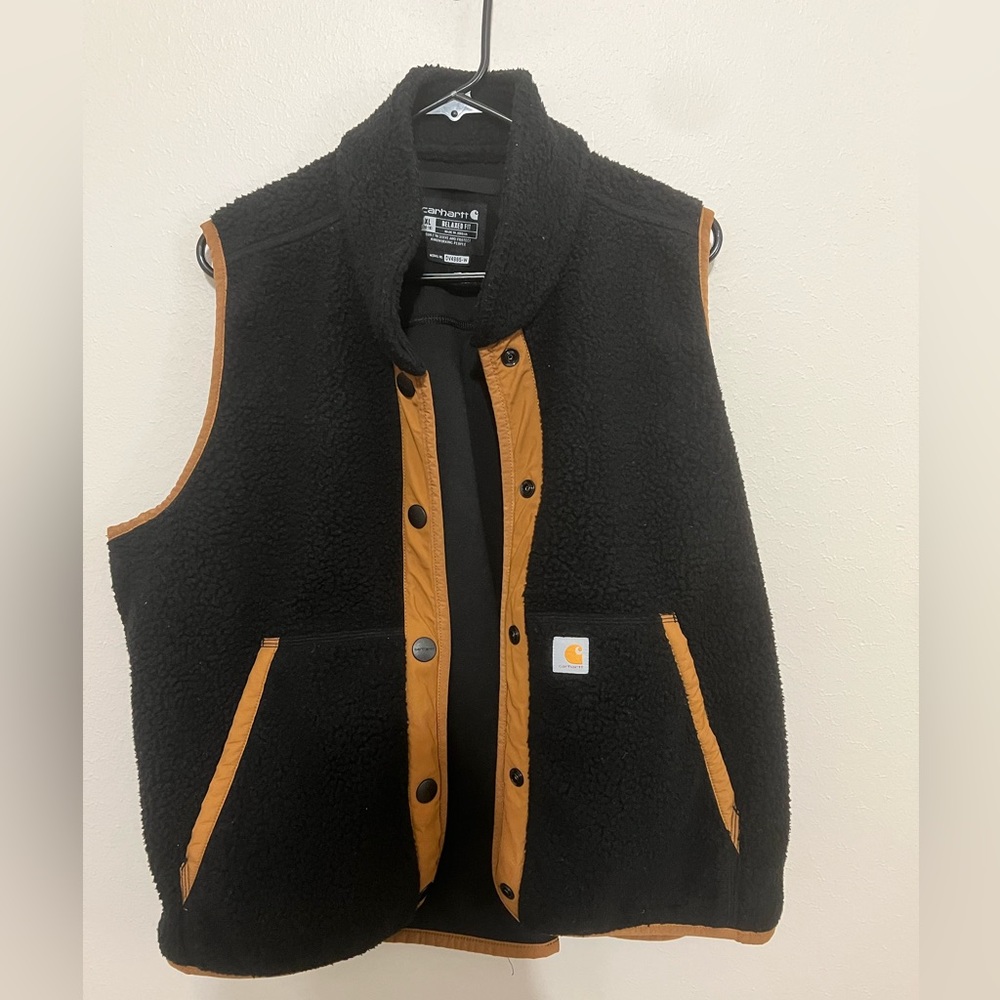 Women’s Carhartt Fleece Vest NWOT. Black and brown. Size XL
